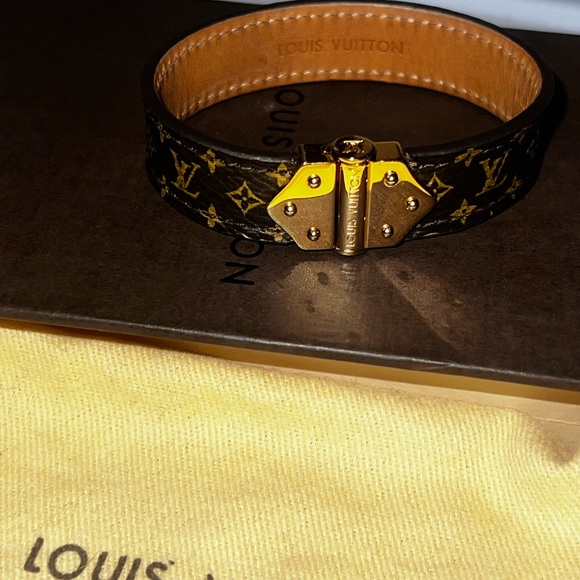 Louis Vuitton nano monogram bracelet 17 in - Picture 13 of 16